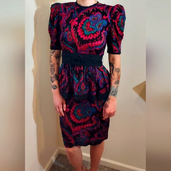 Vintage 80s Robbie Bee Peplum Pencil Dress with Cloth Rose Belt Size 8 - Picture 1 of 12